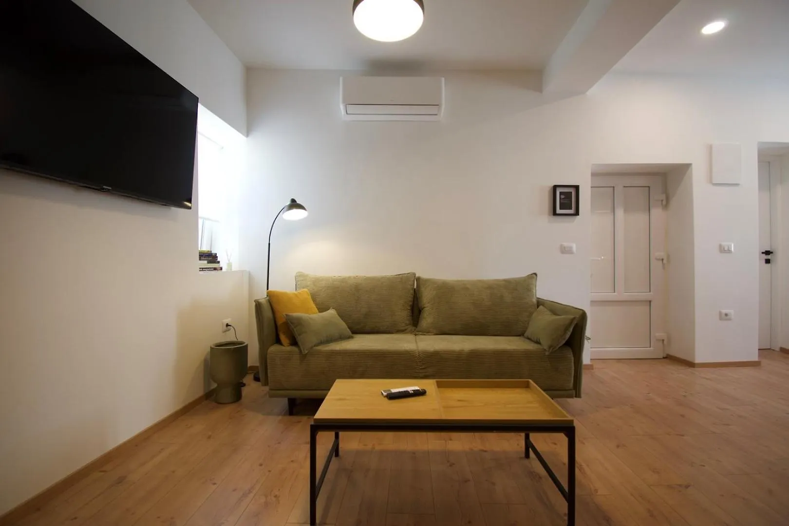 Apartment 150M From Arena Colosseum Πούλα